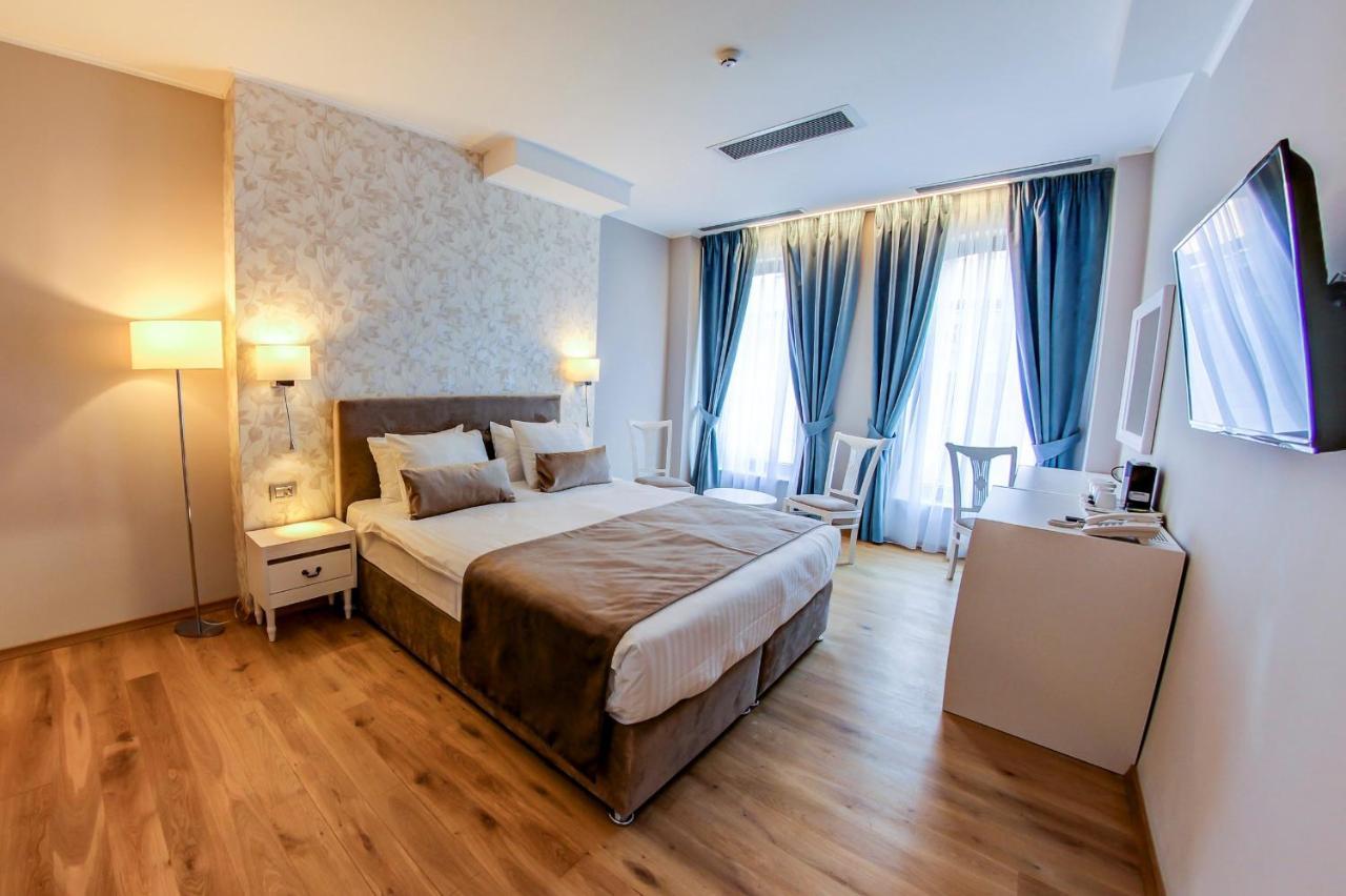 New Era Hotel Old Town - Covered Pay Parking Within 10 Minutes Walk Букурещ Екстериор снимка