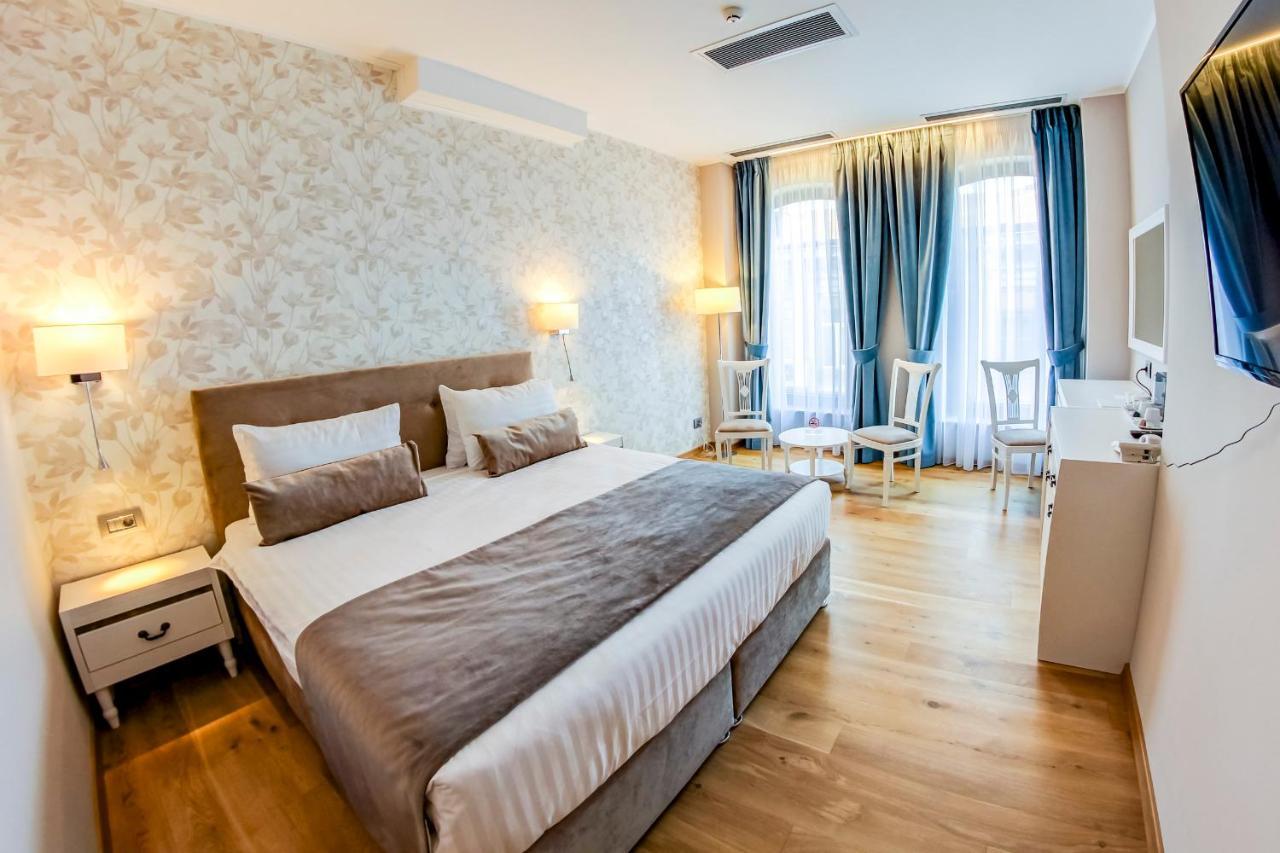 New Era Hotel Old Town - Covered Pay Parking Within 10 Minutes Walk Букурещ Екстериор снимка